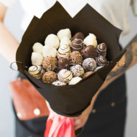 Букет Клубничная мечта в шоколаде M • Купить цветы Тольятти